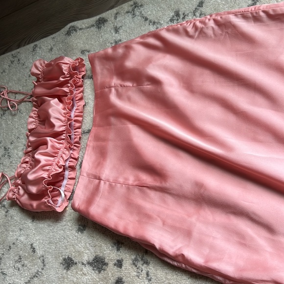 Satin two piece skirt/top set - Picture 3 of 3